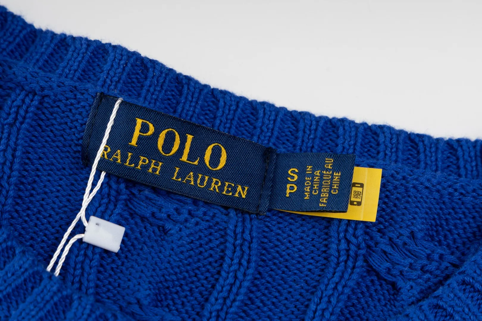 P220 #R91 RALPH LAUREN Ralph Lauren fourteen colors classic small label embroidery round neck pullover cable cardigan sweater men's top, high-density LOGO embroidery on the chest, original customization of tag accessories. Made of pure cotton yarn, pure cotton is skin-friendly and comfortable, small label war horse embroidered twist button round neck sweater 🐎 high quality, follow the blogger to learn how to wear it! Let’s buy a Ralph Lauren cable sweater. It’s a super hard-to-find series after it became popular. It’s hard to find one on the official website. It’s simple and practical to wear, with a lazy and loose feel. The thickened fabric has more texture, feels soft and delicate, and has a loose fit. Whether worn alone or layered, you can wear different styles of fashion with just one piece!   Size：XS S M L Sleeve length: 59/60/61/62/63